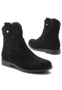 Botki damskie S.Barski, cholewka z materiału ażurowe wykończenie krótka cholewka fason zapinany na suwak pętla z tyłu stabilna niska podeszwa prosta. Okazja: na co dzień. Kolor: czarny. Materiał: materiał. Szerokość cholewki: normalna. Wzór: ażurowy. Obcas: na obcasie. Styl: casual, elegancki, klasyczny. Wysokość obcasa: średni #7