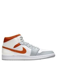 Buty do chodzenia męskie Nike Air Jordan 1 Mid Starfish Orange. Wysokość cholewki: za kostkę. Zapięcie: sznurówki. Kolor: żółty, wielokolorowy, szary, pomarańczowy. Materiał: materiał, skóra, syntetyk. Szerokość cholewki: normalna. Model: Nike Air Jordan. Sport: turystyka piesza #1