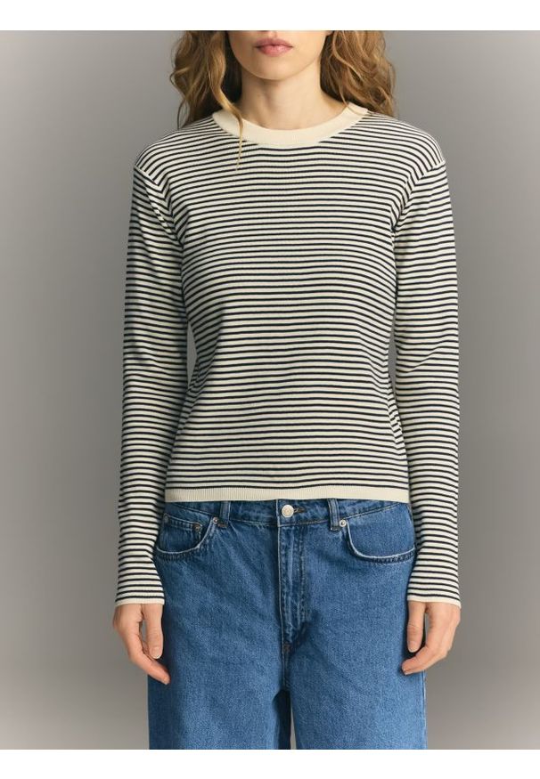 Reserved - Bawełniany longsleeve w paski - granatowy. Kolor: niebieski. Materiał: bawełna. Długość rękawa: długi rękaw. Wzór: paski