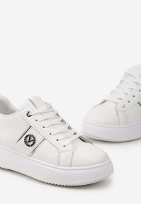 Born2be - Biało-Srebrne Sneakersy Aselvina. Nosek buta: okrągły. Kolor: biały. Materiał: skóra ekologiczna. Szerokość cholewki: normalna. Wzór: jednolity #5