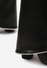 Renee - Czarne Botki na Słupku z Wywiniętą Cholewką w Cyrkonie Vabane. Kolor: czarny. Materiał: jeans. Szerokość cholewki: normalna. Obcas: na słupku