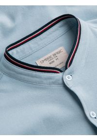 Ombre Clothing - Koszula męska dzianinowa z długim rękawem - błękitna V3 K542 - XXL. Typ kołnierza: kołnierzyk stójkowy. Kolor: niebieski. Materiał: dzianina. Długość rękawa: długi rękaw. Długość: długie. Wzór: kolorowy