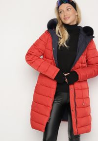 Born2be - Granatowa Dwustronna Kurtka za Kolano z Kapturem z Futerkiem Zephyro. Typ kołnierza: kaptur. Kolor: niebieski. Materiał: futro. Długość: długie. Wzór: aplikacja, gładki #2