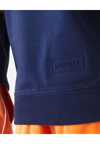 Lacoste - LACOSTE - Granatowa bluza z metalowym logo Unisex Fit. Kolor: niebieski. Materiał: bawełna, prążkowany, polar. Długość rękawa: raglanowy rękaw. Wzór: aplikacja #2