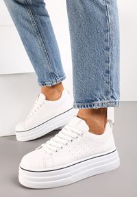 Renee - Białe Sznurowane Sneakersy na Platformie z Ekoskóry z Przeszyciami Onurte. Kolor: biały. Obcas: na platformie #4