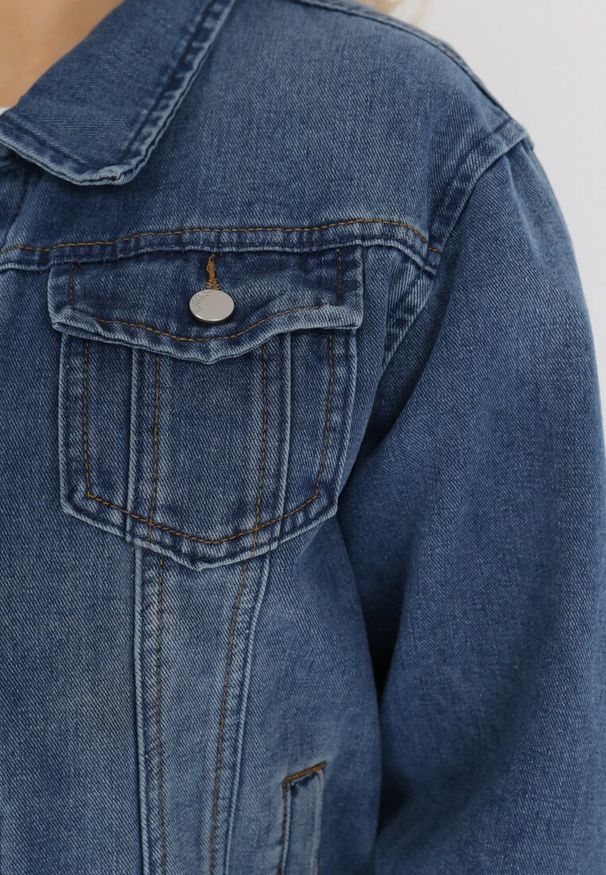 Born2be - Niebieska Kurtka Jeansowa Egameia. Okazja: na co dzień. Kolekcja: plus size. Kolor: niebieski. Materiał: jeans. Długość rękawa: długi rękaw. Długość: długie. Styl: casual, klasyczny