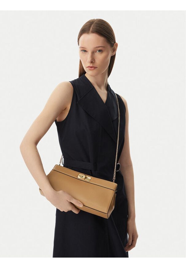 TOMMY HILFIGER - Tommy Hilfiger Torebka Th Modern Clutch AW0AW18727 Brązowy jasny. Kolor: brązowy. Materiał: skórzane