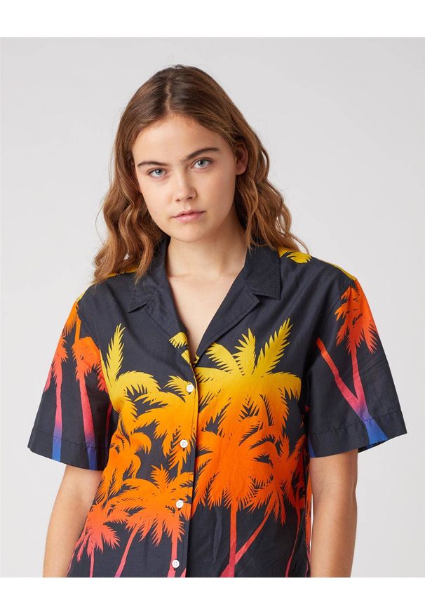 Wrangler - DAMSKA KOSZULA Z KRÓTKIM RĘKAWEM WRANGLER CUBAN SHIRT FADED BLACK W5R36SXV6 112130308. Długość rękawa: krótki rękaw. Długość: krótkie