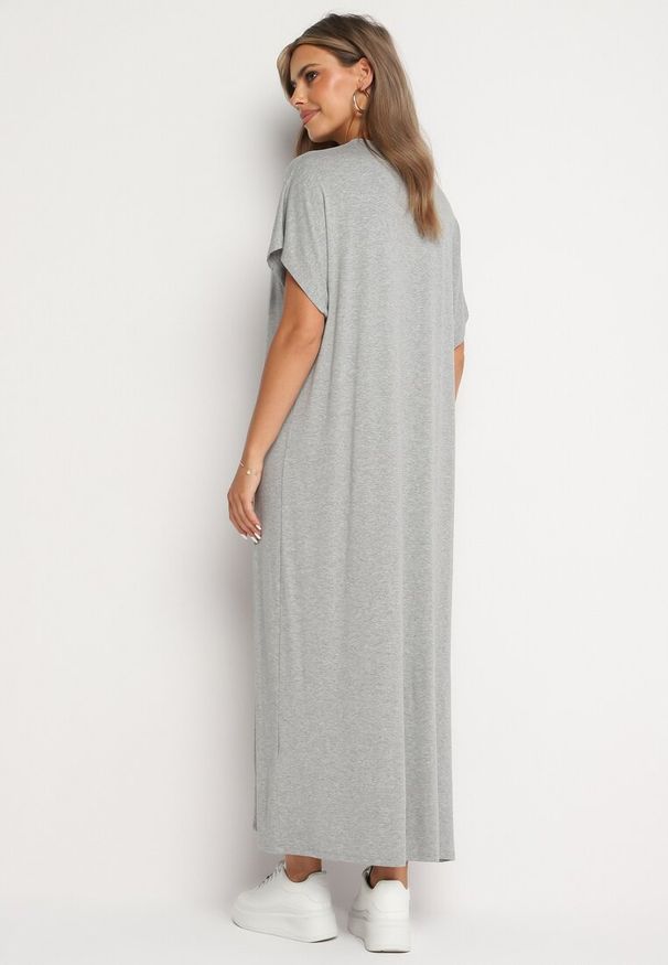 Born2be - Szara Sukienka Wiskozowa o Pudełkowym Kroju z Rozcięciem Vimerina. Typ kołnierza: dekolt w łódkę. Kolor: szary. Materiał: wiskoza