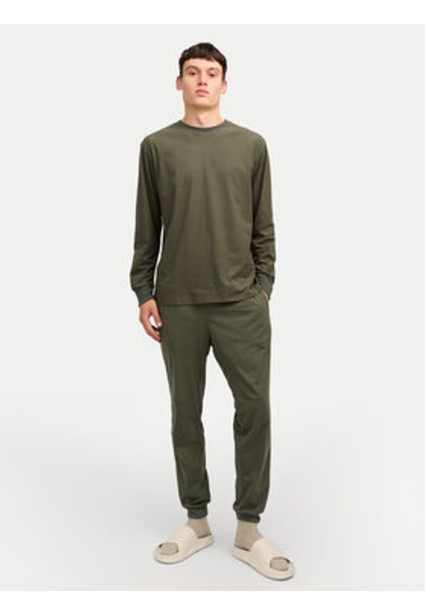 Jack & Jones Piżama Solid 12268536 Zielony Loose Fit. Kolor: zielony. Materiał: syntetyk