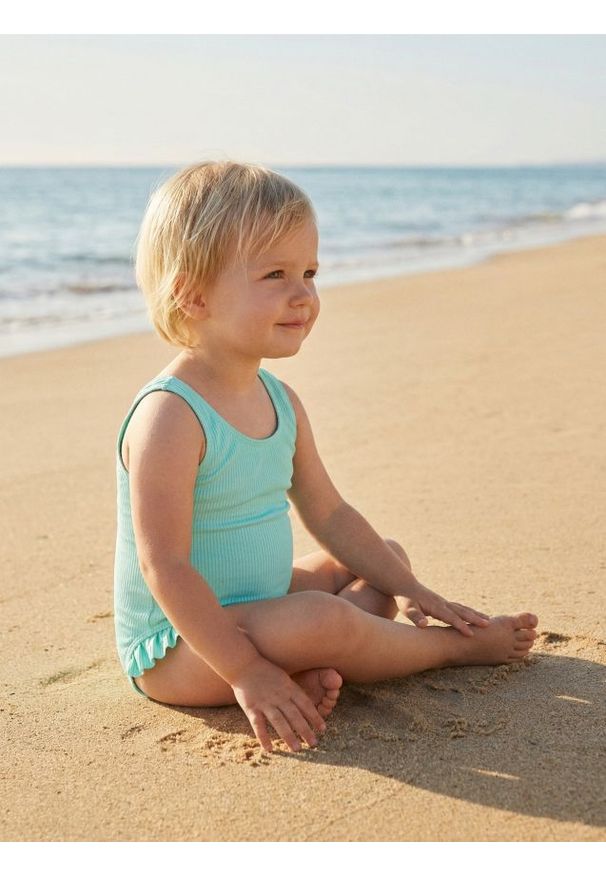 Sinsay - Jednocześciowy strój kapielowy z ozdobnymi falbanami - zielony. Kolor: zielony