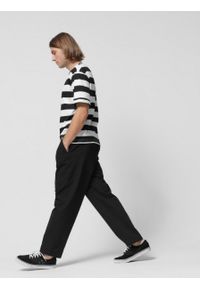 outhorn - Spodnie tkaninowe o kroju carrot męskie - czarne. Kolor: czarny. Materiał: tkanina #7