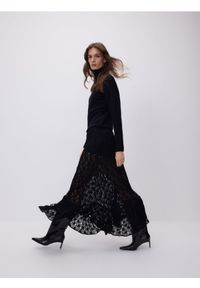 Reserved - Strukturalna spódnica - czarny. Kolor: czarny. Materiał: tkanina #1