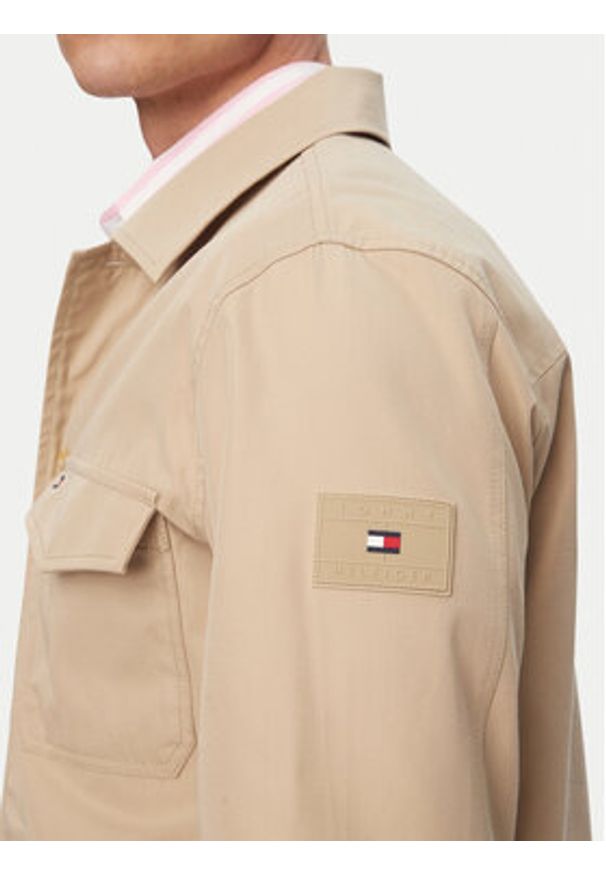 TOMMY HILFIGER - Tommy Hilfiger Kurtka przejściowa MW0MW38712 Beżowy jasny Regular Fit. Kolor: beżowy. Materiał: bawełna
