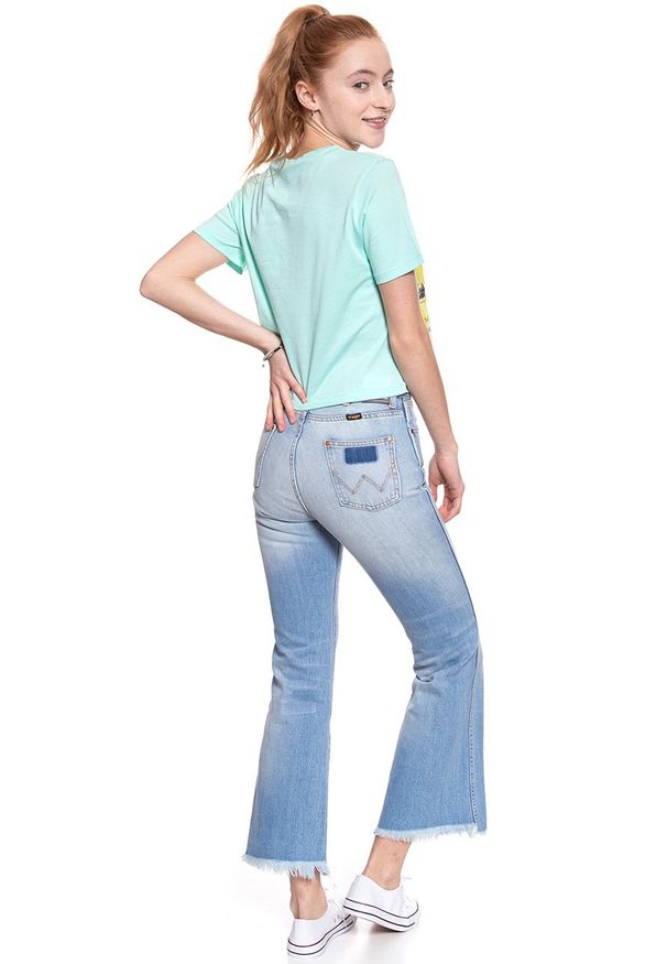 Wrangler - WRANGLER T SHIRT DAMSKI CROP TEE BEACH GLASS W7382EVWD 112131029. Długość rękawa: krótki rękaw. Długość: krótkie. Wzór: nadruk