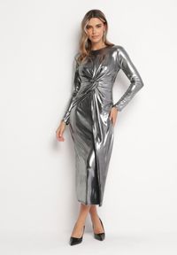 Born2be - Srebrna Połyskująca Sukienka Maxi z Ozdobnym Węzłem Fabriana. Kolor: srebrny. Materiał: tkanina. Styl: elegancki. Długość: maxi