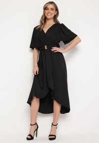 Born2be - Czarna Rozkloszowana Sukienka Kopertowa z Gumką w Talii i Ozdobnym Paskiem Vasena. Kolor: czarny. Typ sukienki: kopertowe. Styl: elegancki #1