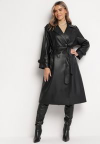 Born2be - Czarny Dwurzędowy Płaszcz Wiązany w Pasie z Kieszeniami Asella. Okazja: na co dzień. Kolor: czarny. Materiał: jeans. Styl: klasyczny, casual, elegancki #1