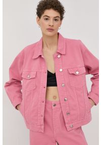 GESTUZ - Gestuz kurtka jeansowa damska kolor beżowy przejściowa oversize. Kolor: różowy. Materiał: jeans