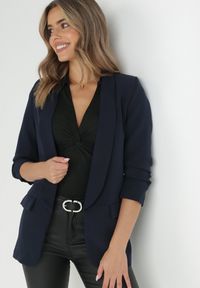 Born2be - Granatowa Marynarka Thaelenia. Kolor: niebieski. Wzór: aplikacja, jednolity. Styl: elegancki