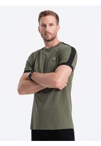 Ombre Clothing - T-shirt męski bawełniany z kontrastującymi wstawkami - oliwkowy V4 S1632 - XXL. Kolor: oliwkowy. Materiał: bawełna. Długość rękawa: krótki rękaw. Długość: krótkie. Wzór: aplikacja. Styl: klasyczny #8