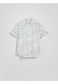 Reserved - Koszula slim fit ze stójką - biały. Typ kołnierza: kołnierzyk stójkowy. Kolor: biały. Materiał: bawełna, tkanina