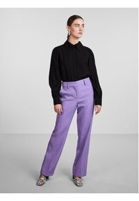 YAS Spodnie materiałowe 26028860 Fioletowy Regular Fit. Kolor: fioletowy. Materiał: materiał #6