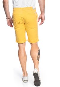 Wrangler - SPODENKI WRANGLER CHINO SHORT MIMOSA YELLOW W14AKM33D. Materiał: materiał #5