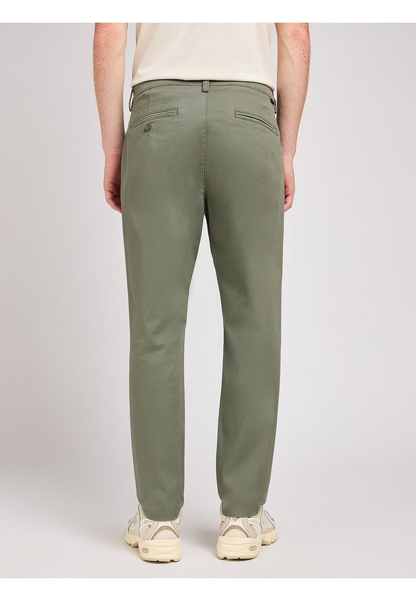 Lee - MESKIE SPODNIE LEE SLIM CHINO OLIVE GROVE 112349317