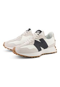 Buty damskie New Balance WS327GD – beżowe. Okazja: na co dzień. Kolor: beżowy. Materiał: syntetyk, skóra, dresówka, materiał, zamsz, guma. Szerokość cholewki: normalna. Sezon: wiosna #5