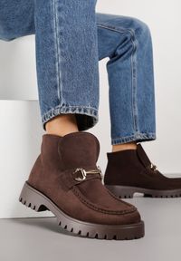 Born2be - Brązowe Botki w Stylu Mokasynów z Elegancką Aplikacją Elinney. Okazja: na co dzień. Kolor: brązowy. Materiał: jeans. Wzór: aplikacja. Styl: elegancki #5