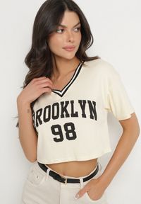 Born2be - Jasnobeżowy Bawełniany T-shirt z Napisem Nitanelia. Okazja: na co dzień. Kolor: beżowy. Materiał: bawełna. Wzór: napisy. Styl: casual #5