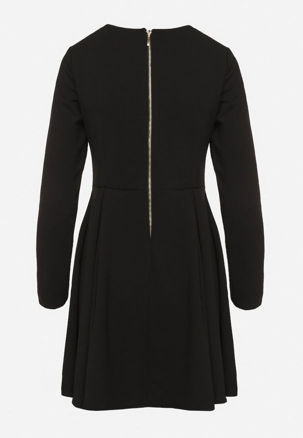 Born2be - Czarna Elegancka Sukienka o Rozkloszowanym Kroju Temitonia. Kolor: czarny. Długość rękawa: długi rękaw. Styl: elegancki