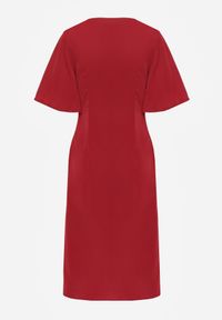 Renee - Czerwona Zwiewna Sukienka Wieczorowa VICES z Aplikacją 3D w Kształcie Kwiatu Themira. Typ kołnierza: dekolt w kształcie V. Kolor: czerwony. Wzór: aplikacja, kwiaty. Styl: wizytowy #6