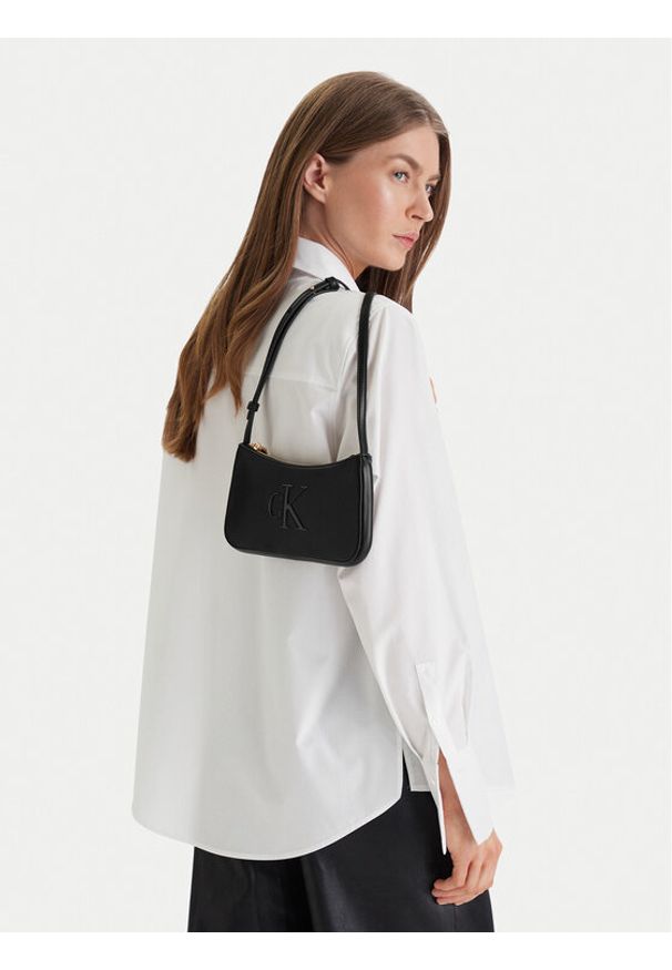 Calvin Klein Torebka Bold Ck Mini Bag LV04F1125G Czarny. Kolor: czarny. Materiał: skórzane