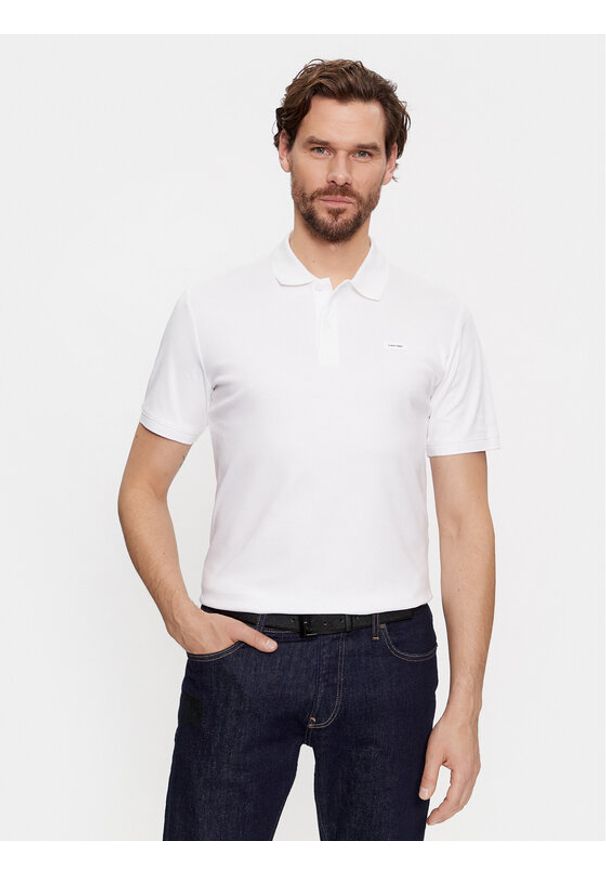 Calvin Klein Polo Smooth Cotton Slim Polo K10K111657 Biały Regular Fit. Typ kołnierza: polo. Kolor: biały. Materiał: bawełna