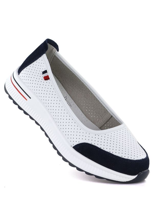 Skórzane baleriny na grubej podeszwie ażurowe białe Jezzi 7815. Kolor: biały. Materiał: skóra. Szerokość cholewki: normalna. Wzór: ażurowy