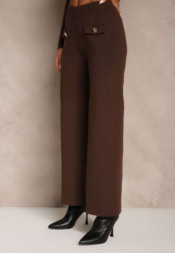 Renee - Brązowy Elegancki Komplet z Dzianiny z Wiskozą Kardigan i Spodnie Delinavea. Kolor: brązowy. Materiał: dzianina, wiskoza. Wzór: aplikacja