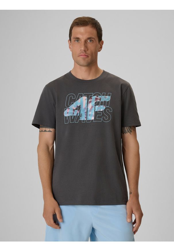 4f - 4F T-shirt regular z nadrukiem męski - szary S. Okazja: na co dzień. Kolor: szary. Materiał: bawełna, dzianina. Wzór: nadruk. Styl: casual, klasyczny, sportowy