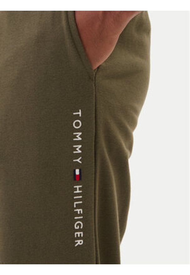 TOMMY HILFIGER - Tommy Hilfiger Spodnie dresowe UM0UM03664 Khaki Regular Fit. Kolor: brązowy. Materiał: bawełna