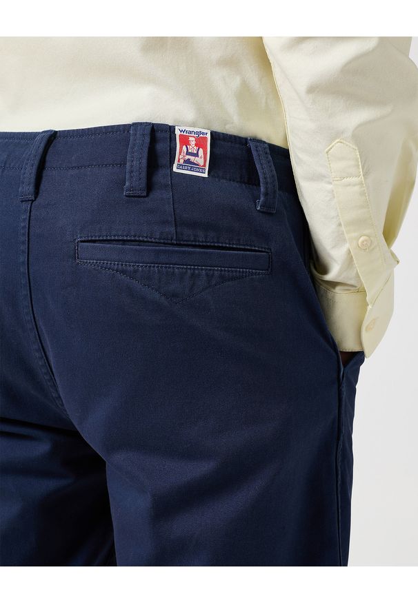 Wrangler - WANGLER MĘSKIE SZORTY MATERIAŁOWE CASEY CHINO SHORTS BLACK IRIS 112350681. Materiał: materiał
