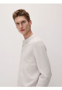 Reserved - Sweter polo - złamana biel. Typ kołnierza: polo. Materiał: bawełna, kaszmir #1
