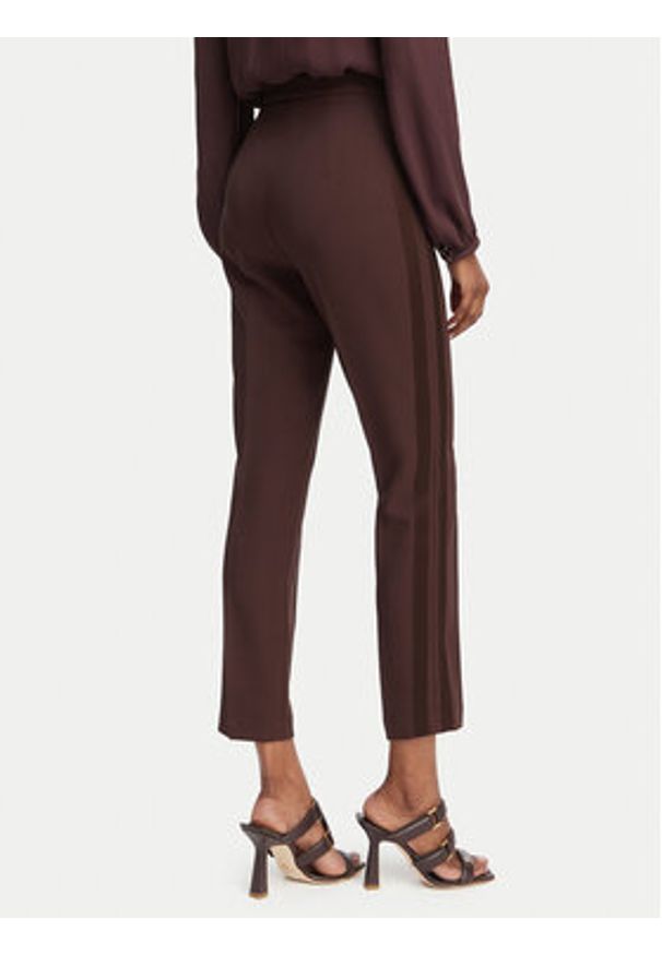 Elisabetta Franchi Spodnie materiałowe PA-185-62E2-V270 Brązowy ciemny Slim Fit. Kolor: brązowy. Materiał: syntetyk