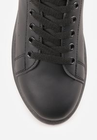 Renee - Czarne Casualowe Sneakersy na Platformie ze Sznurowaniem Tialorae. Okazja: na co dzień. Zapięcie: sznurówki. Kolor: czarny. Materiał: jeans. Obcas: na platformie #2
