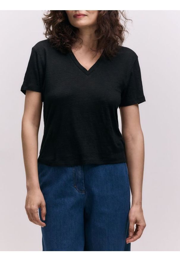 Reserved - Lniany t-shirt - czarny. Kolor: czarny. Materiał: len. Styl: klasyczny