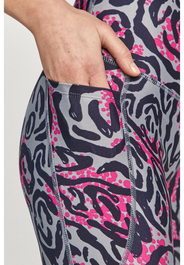 Under Armour - Legginsy. Materiał: tkanina, dzianina, skóra. Wzór: gładki