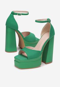 Renee - Zielone Sandały Lexi. Nosek buta: otwarty. Zapięcie: sprzączka. Kolor: zielony. Materiał: materiał. Sezon: lato. Obcas: na platformie #4