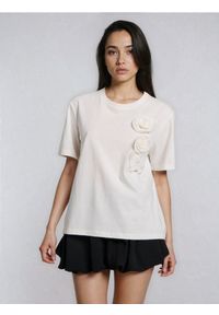 Sinsay - Bawełniana koszulka z aplikacjami 3D - kremowy. Kolor: kremowy. Materiał: bawełna. Wzór: aplikacja #1