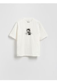 Reserved - T-shirt boxy z nadrukiem - złamana biel. Materiał: bawełna, dzianina. Wzór: nadruk
