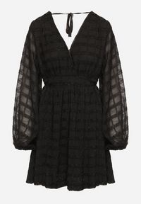 Born2be - Czarna Błyszcząca Sukienka o Rozkloszowanym Kopertowym Kroju z Odkrytymi Plecami Issanea. Okazja: na co dzień. Kolor: czarny. Materiał: skóra. Wzór: aplikacja. Typ sukienki: kopertowe. Styl: elegancki, casual, rockowy #6